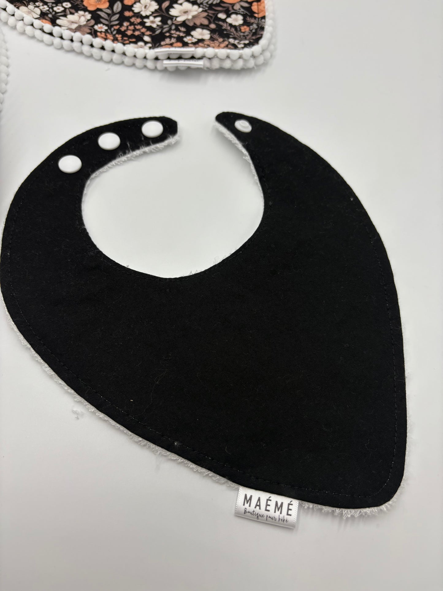 Bavoirs Maémé noir*NEUF
