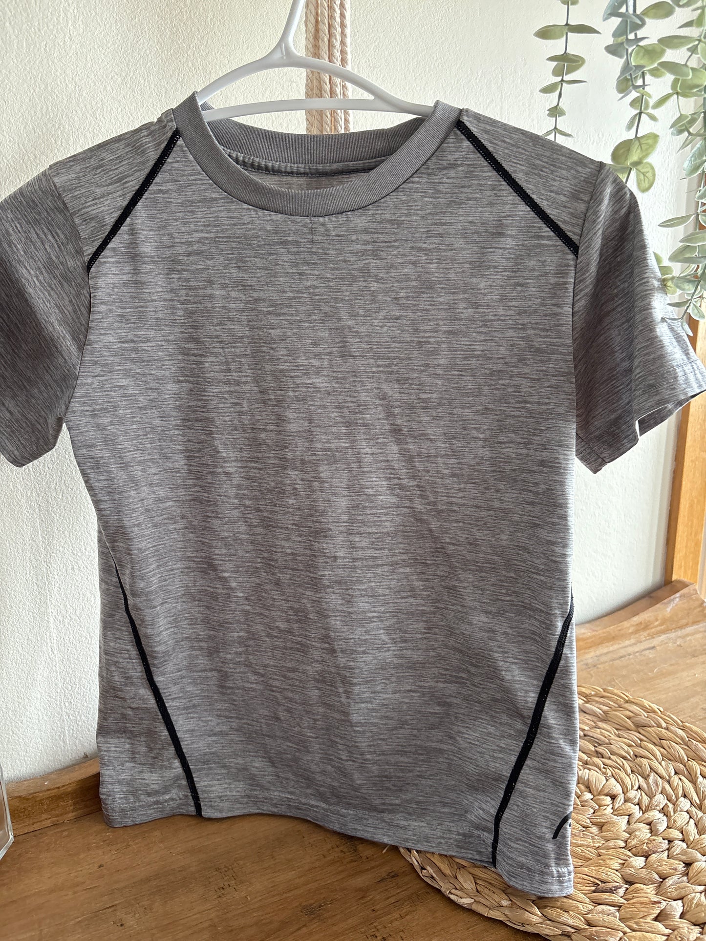 Chandail Small 8-10ans approx