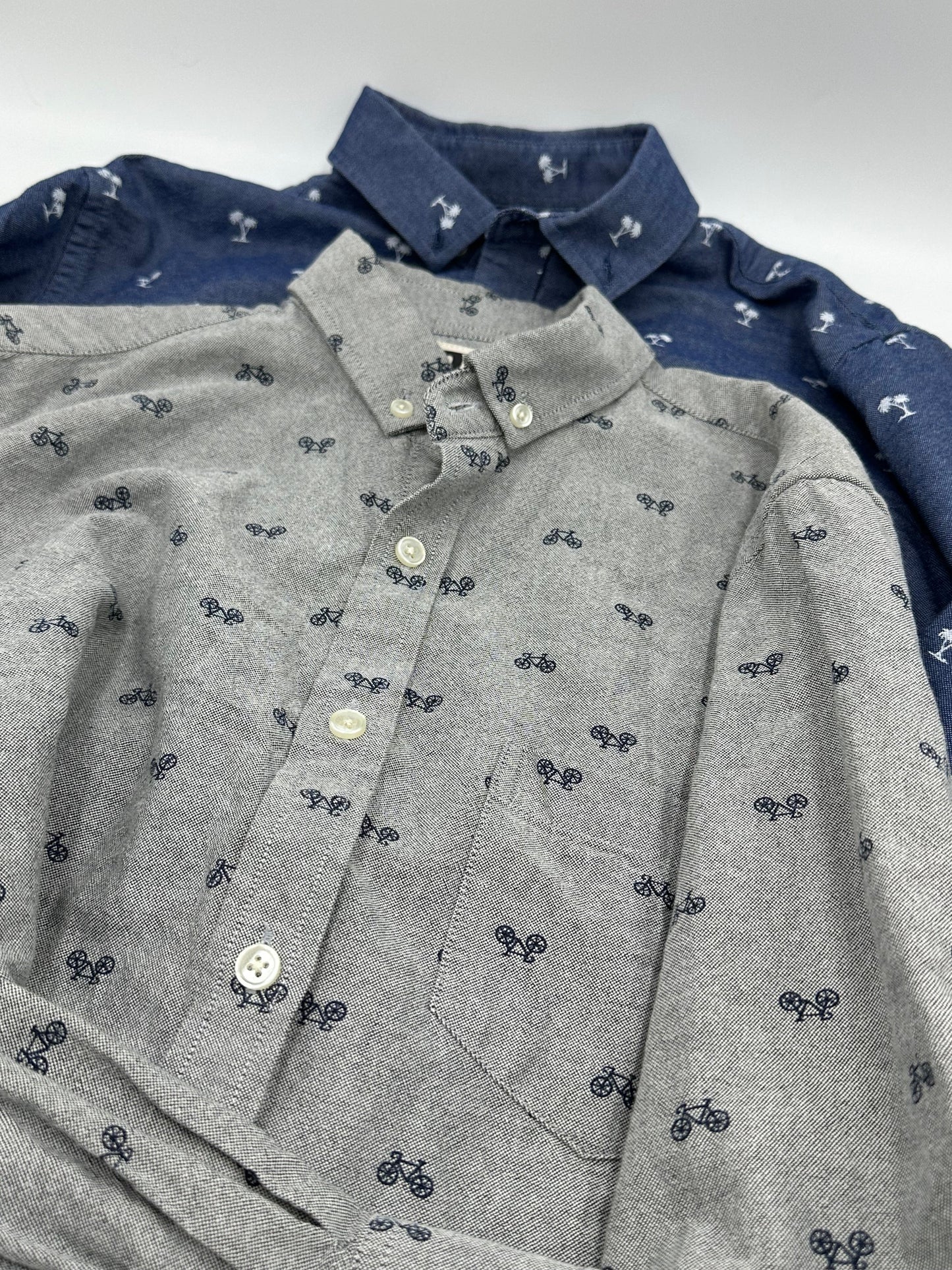 2 chemises xs - Boutique friperie le placard de Jeanne et cie