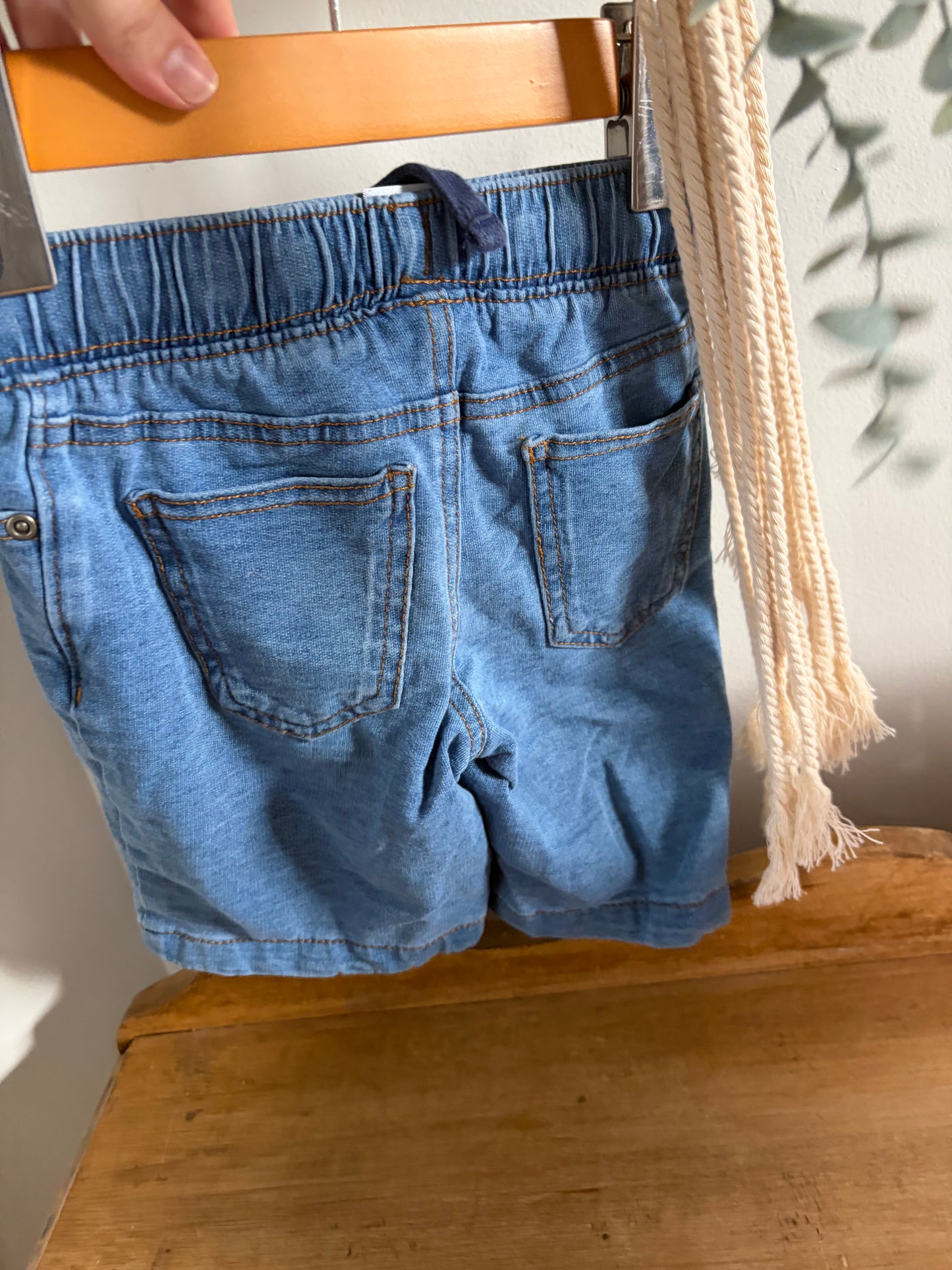 Short 4ans