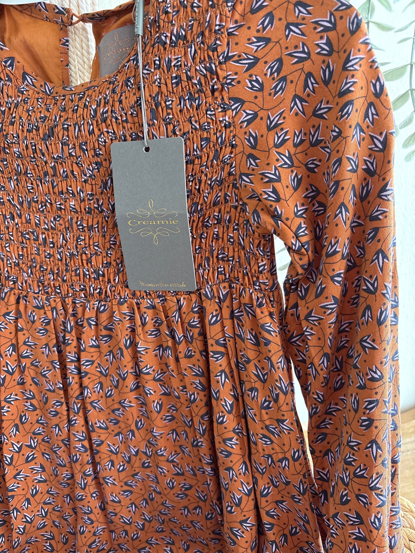 Robe 8ans - creamie neuve