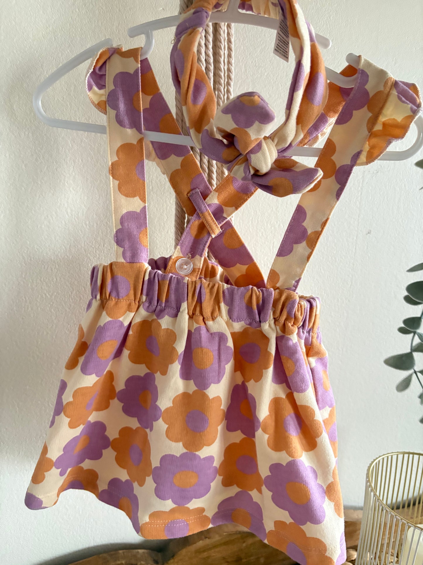 Robe bretelles ajutables et bandeau 6m