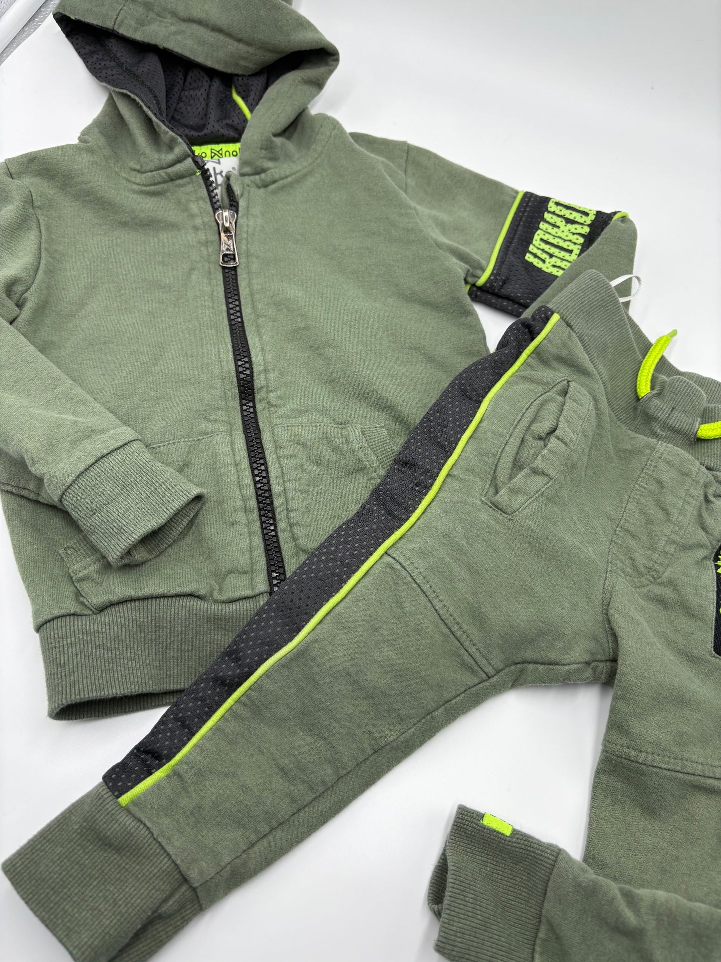 Ensemble 24m fait petit