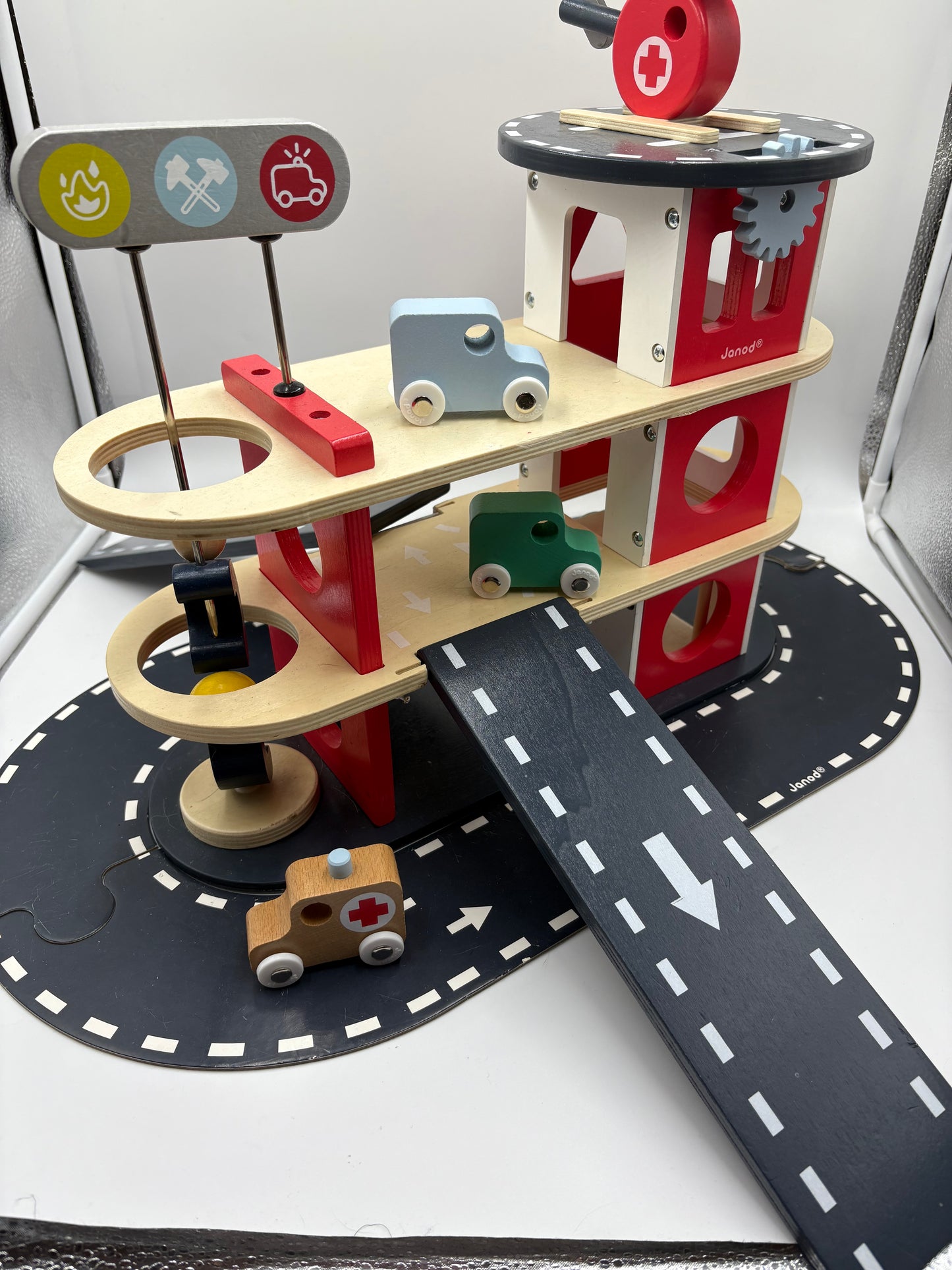 Garage Janod en boid avec voitures