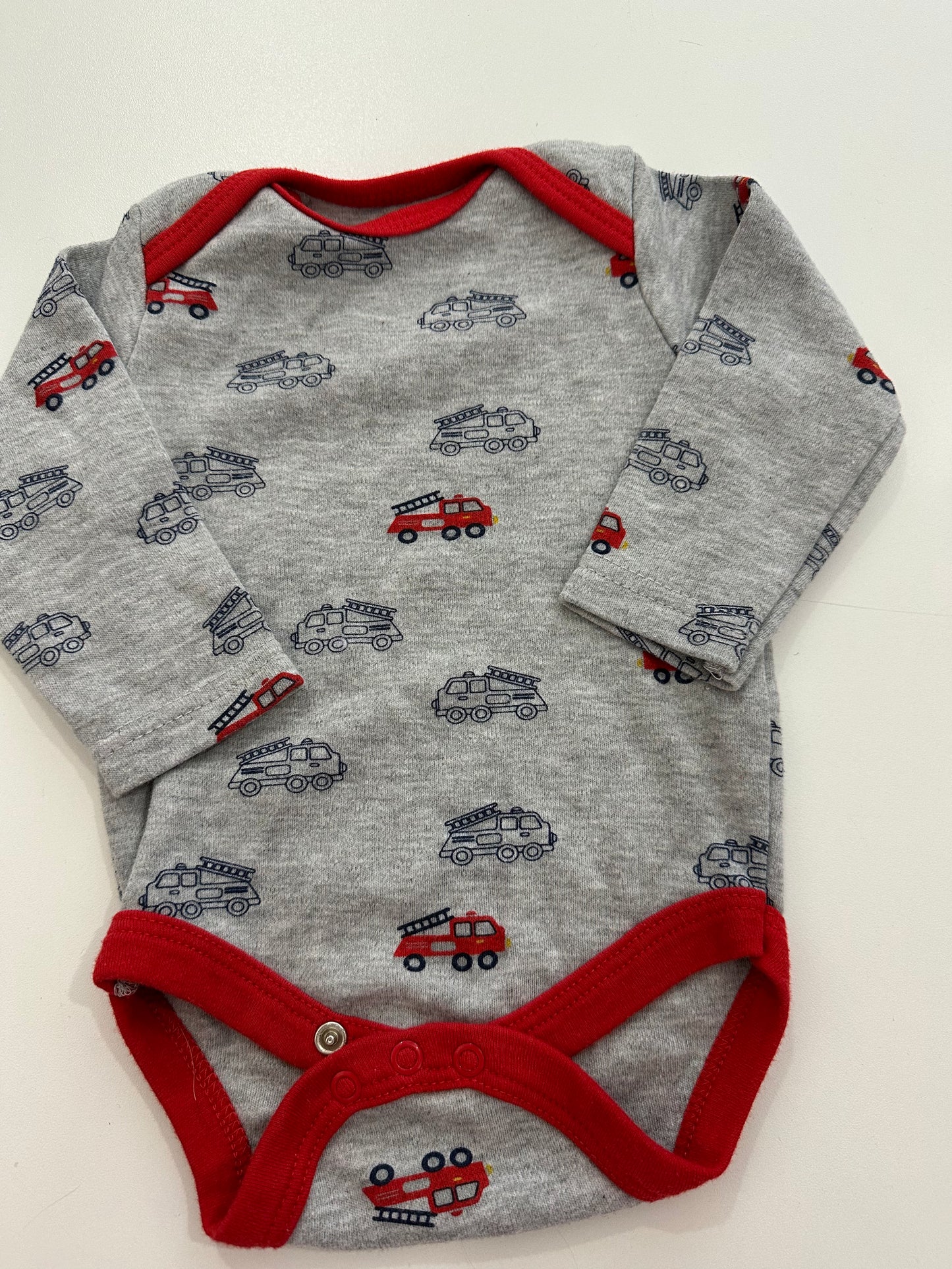 Cache couché 3-6 mois