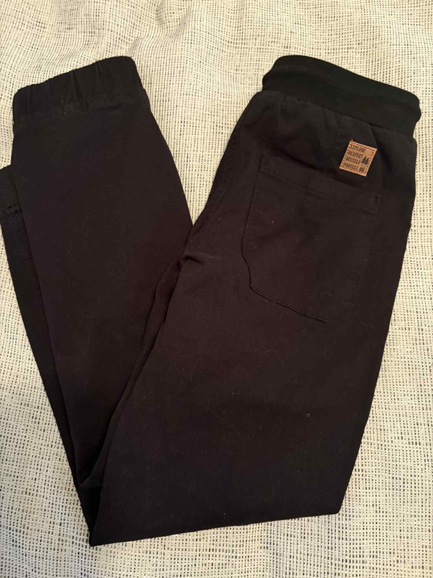 Pantalon noir 8ans neuf sans étiquette