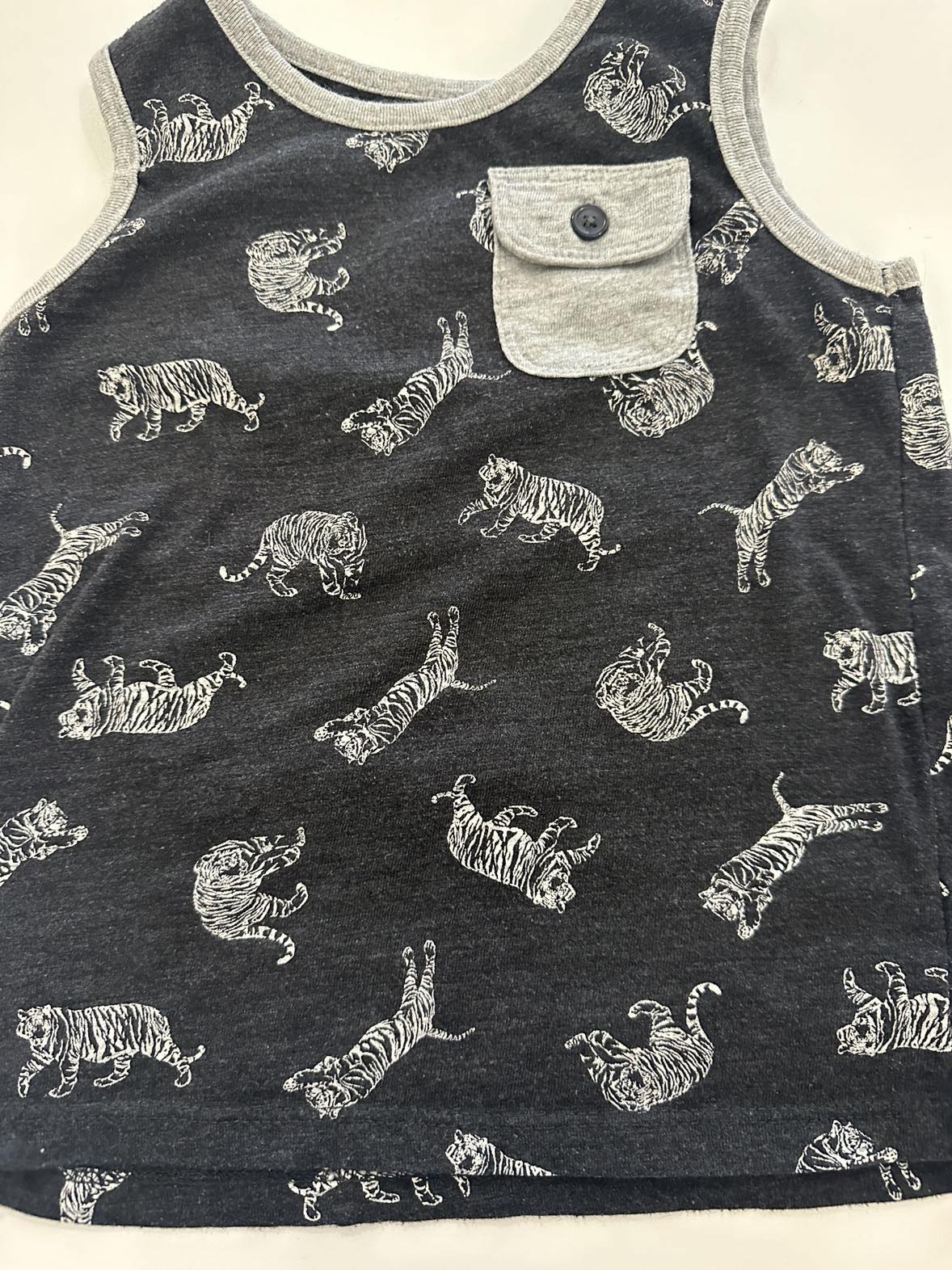 camisole 3t - Boutique friperie le placard de Jeanne et cie