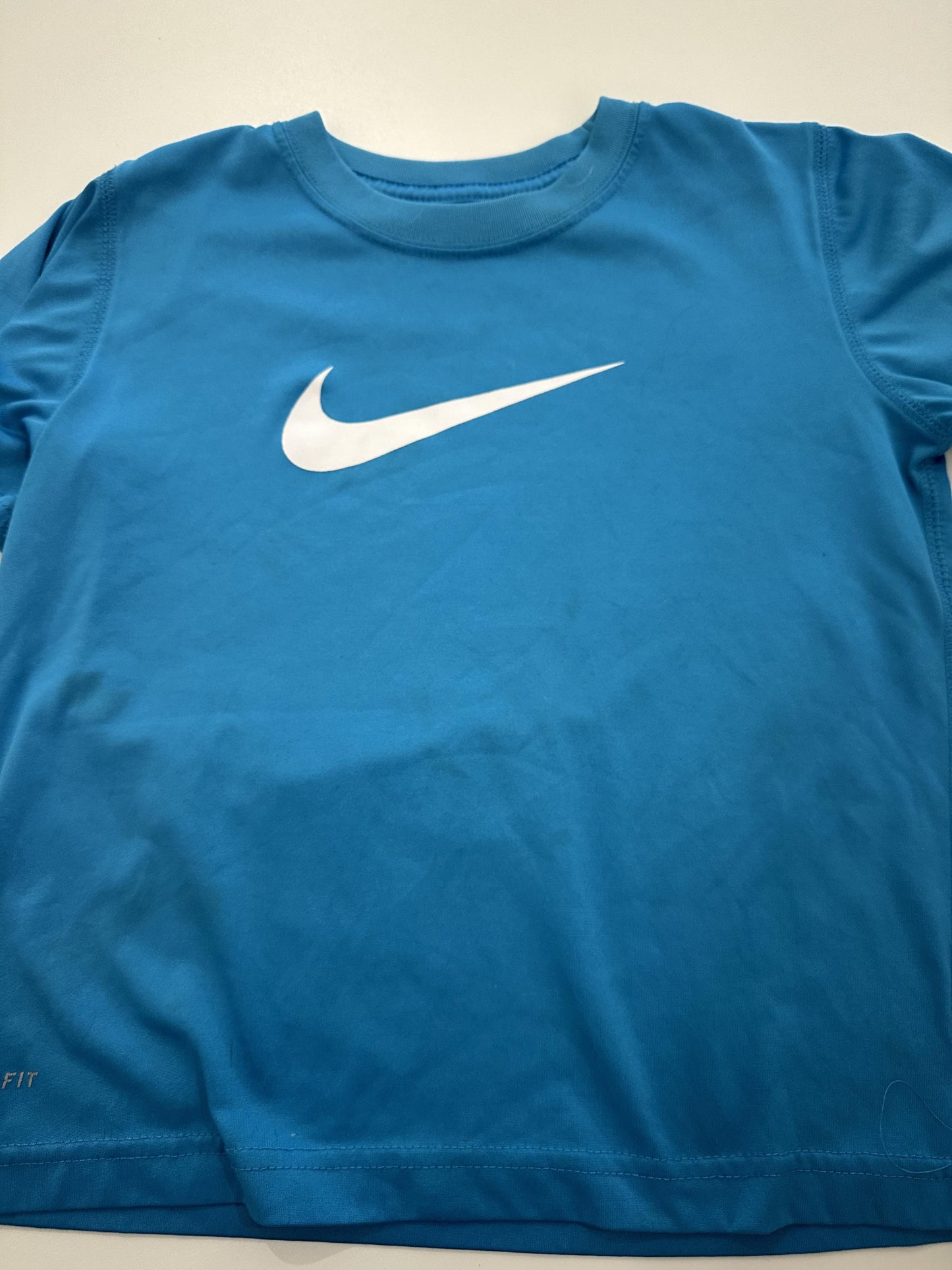 chandail 7t - Boutique friperie le placard de Jeanne et cie