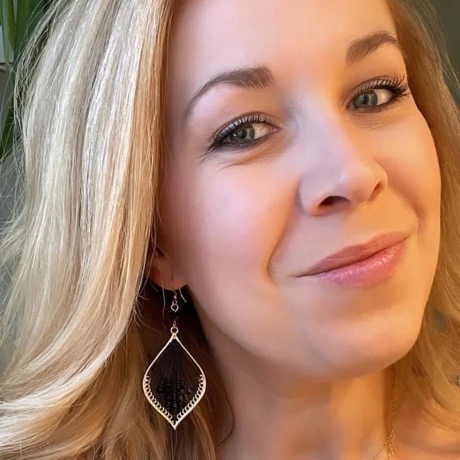 Boucles d’oreilles Arielle noir chic Bijoux Sophistikate - Boutique friperie le placard de Jeanne et cie