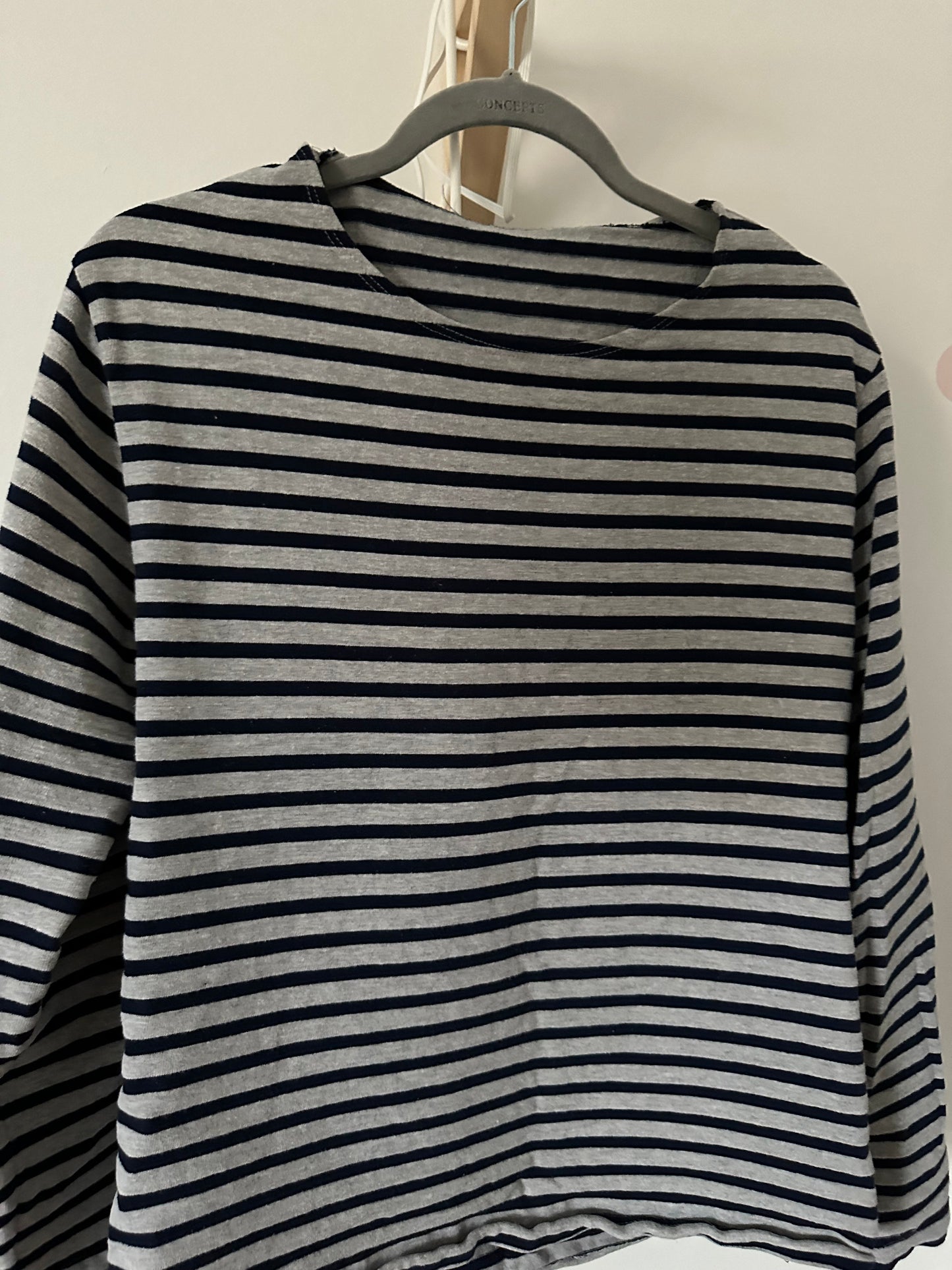 chandail médium large - Boutique friperie le placard de Jeanne et cie