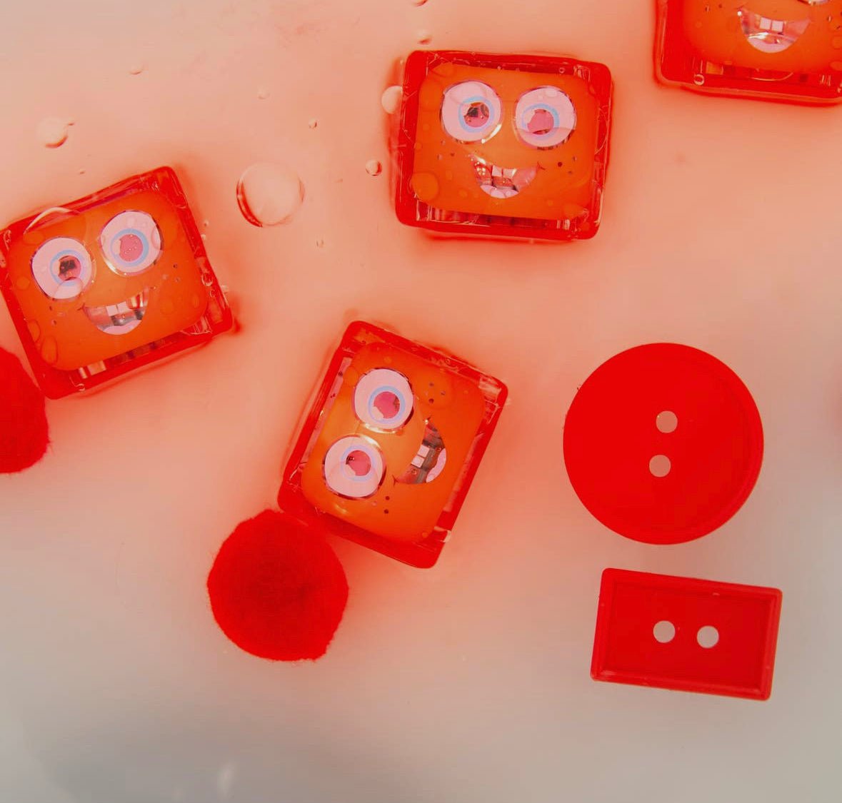Cubes lumineux rouge Sammy pour le bain - Glo pals - Boutique friperie le placard de Jeanne et cie