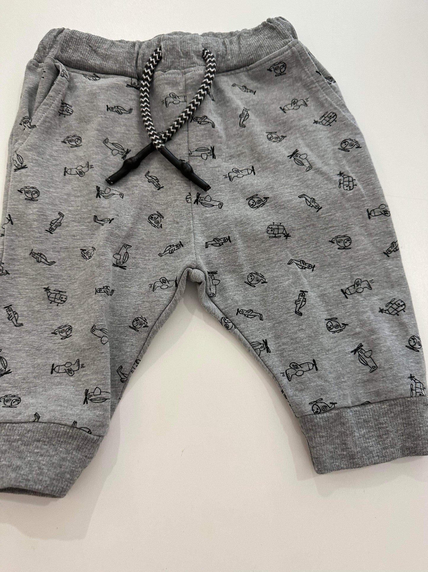 Pantalon 6-9m - Boutique friperie le placard de Jeanne et cie