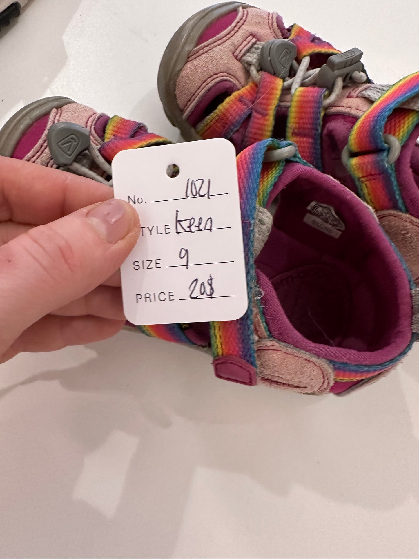 Sandale keen grandeur 9 - Boutique friperie le placard de Jeanne et cie