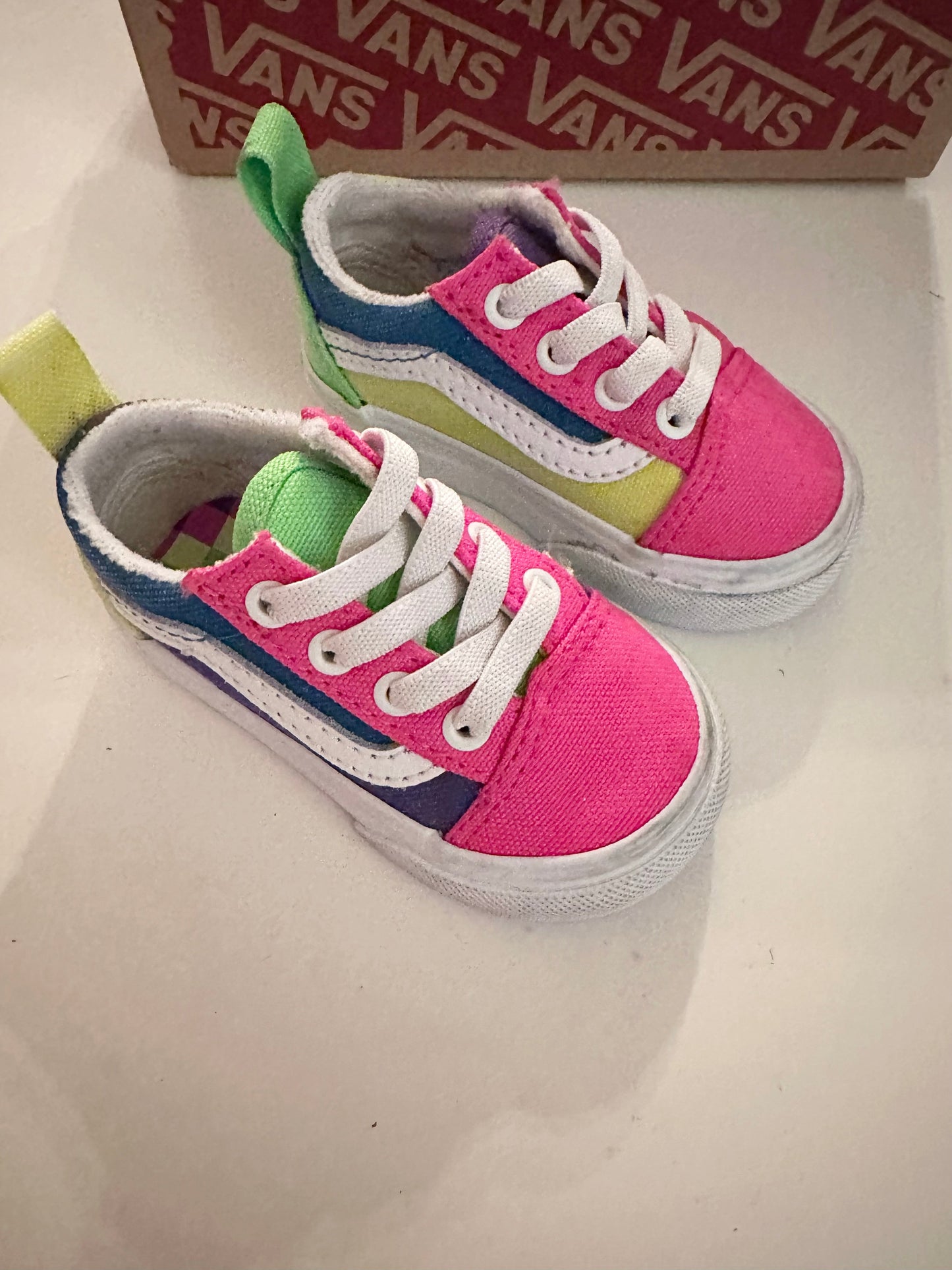 Souliers Vans grandeur 3 - Boutique friperie le placard de Jeanne et cie