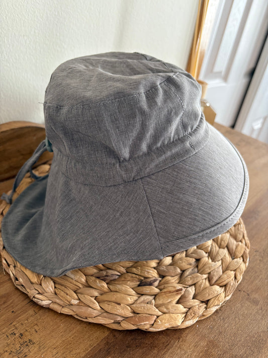 Chapeau gris aventure piscine *NEUF