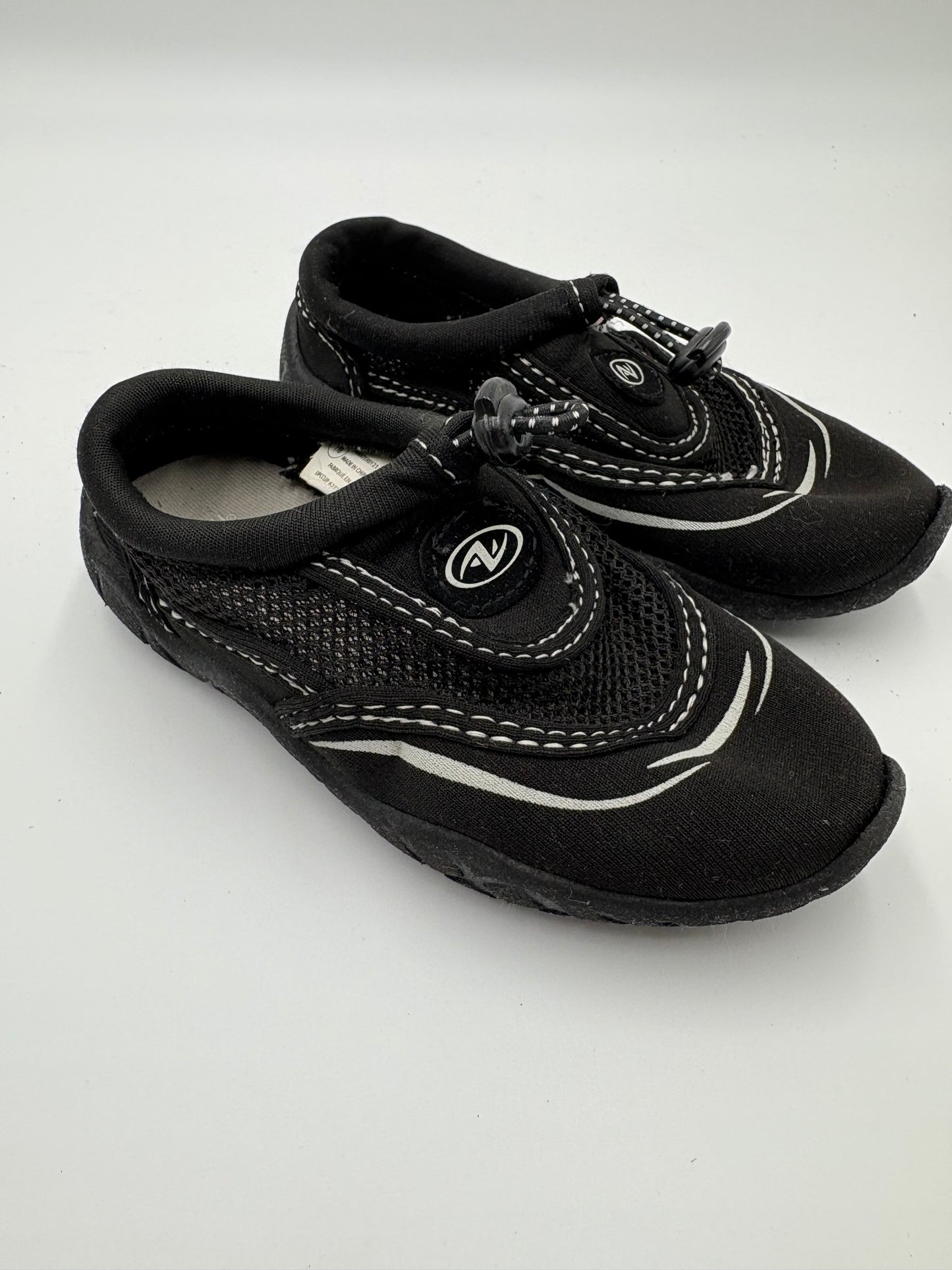 Souliers d'eau grandeur 7-8