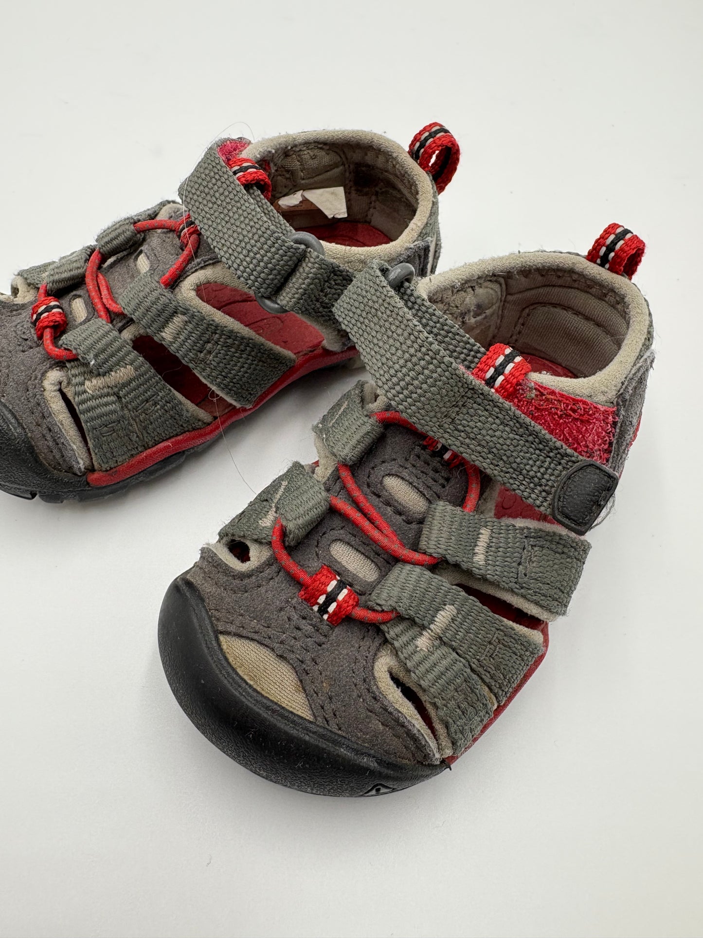 Sandales grandeur 4.5