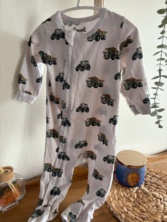 Pyjama 9m fait grand