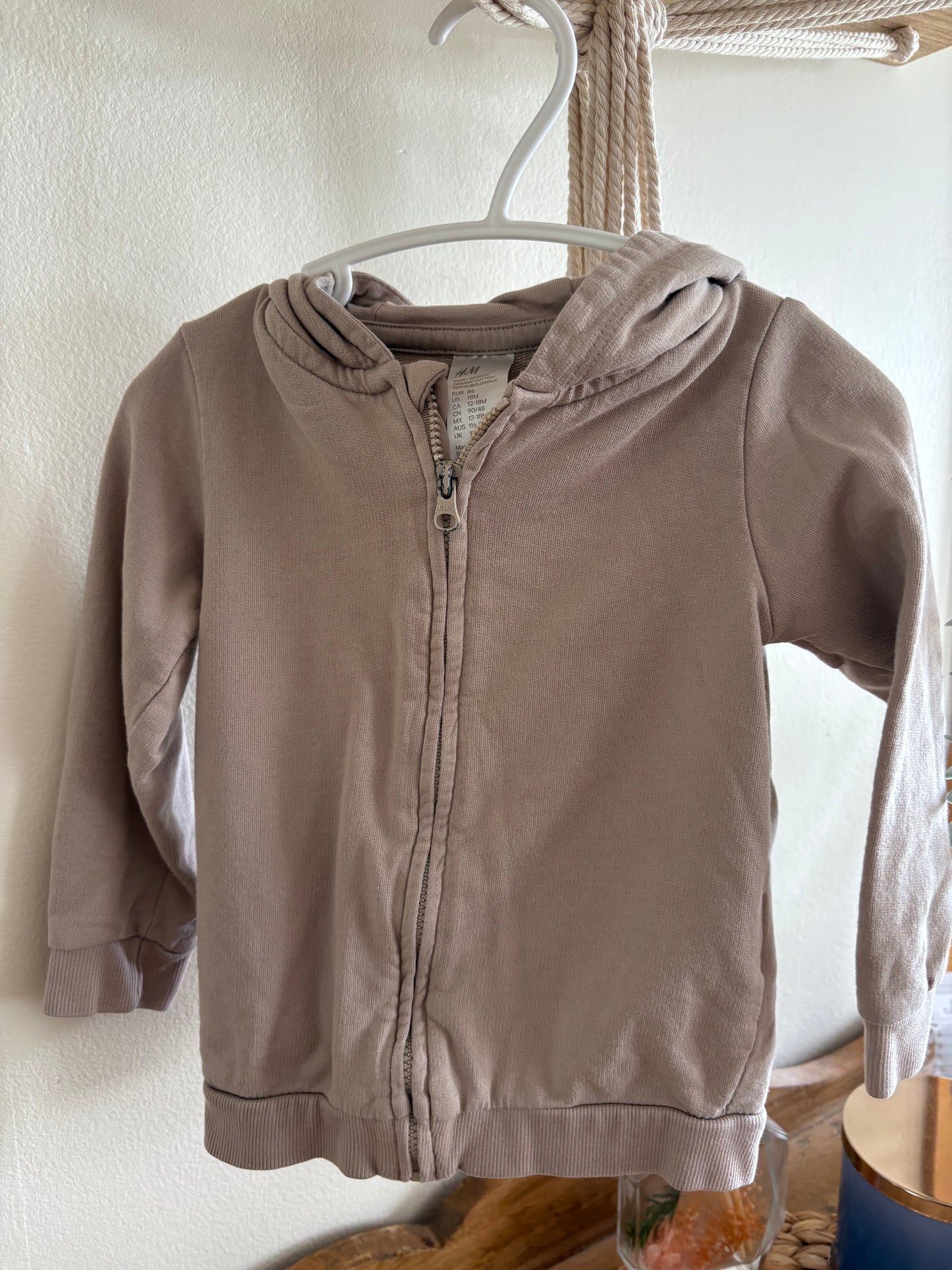 Veste 12-18m fait grande