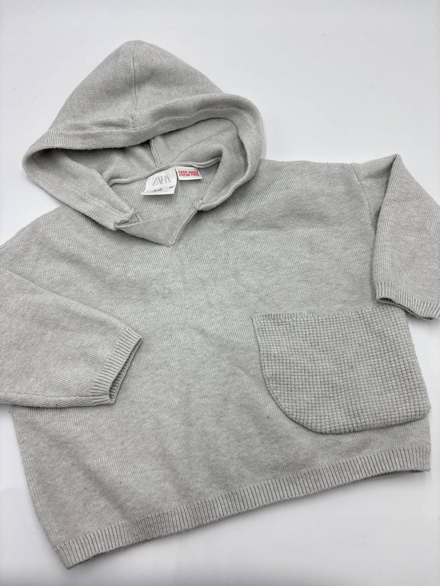 Chandail 9-12m fait grand