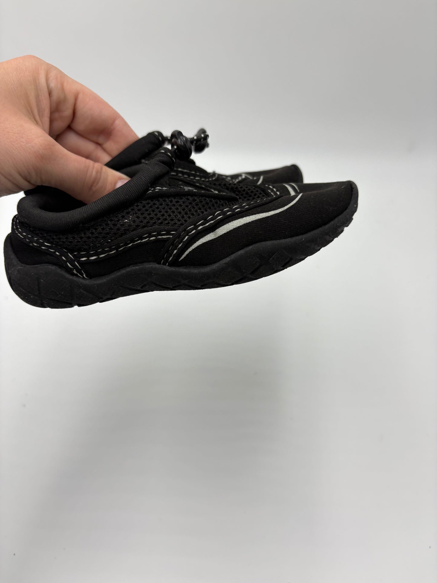 Souliers d'eau grandeur 7-8