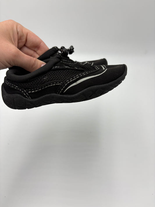 Souliers d'eau grandeur 7-8