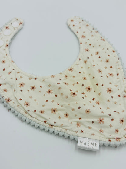 Bavoir Maémé Fleuris rose - Boutique friperie le placard de Jeanne et cie