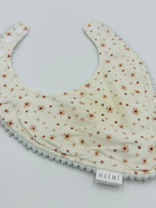 Bavoir Maémé Fleuris rose - Boutique friperie le placard de Jeanne et cie