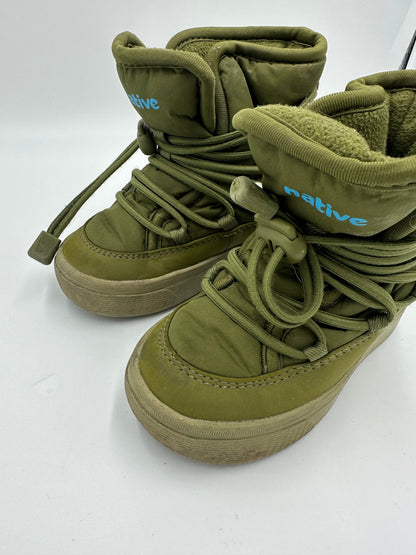 Bottes d'hiver Native grandeur C8 - Boutique friperie le placard de Jeanne et cie