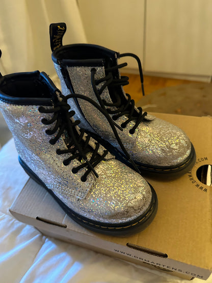 Bottes grandeur 10 Dr martens - Boutique friperie le placard de Jeanne et cie