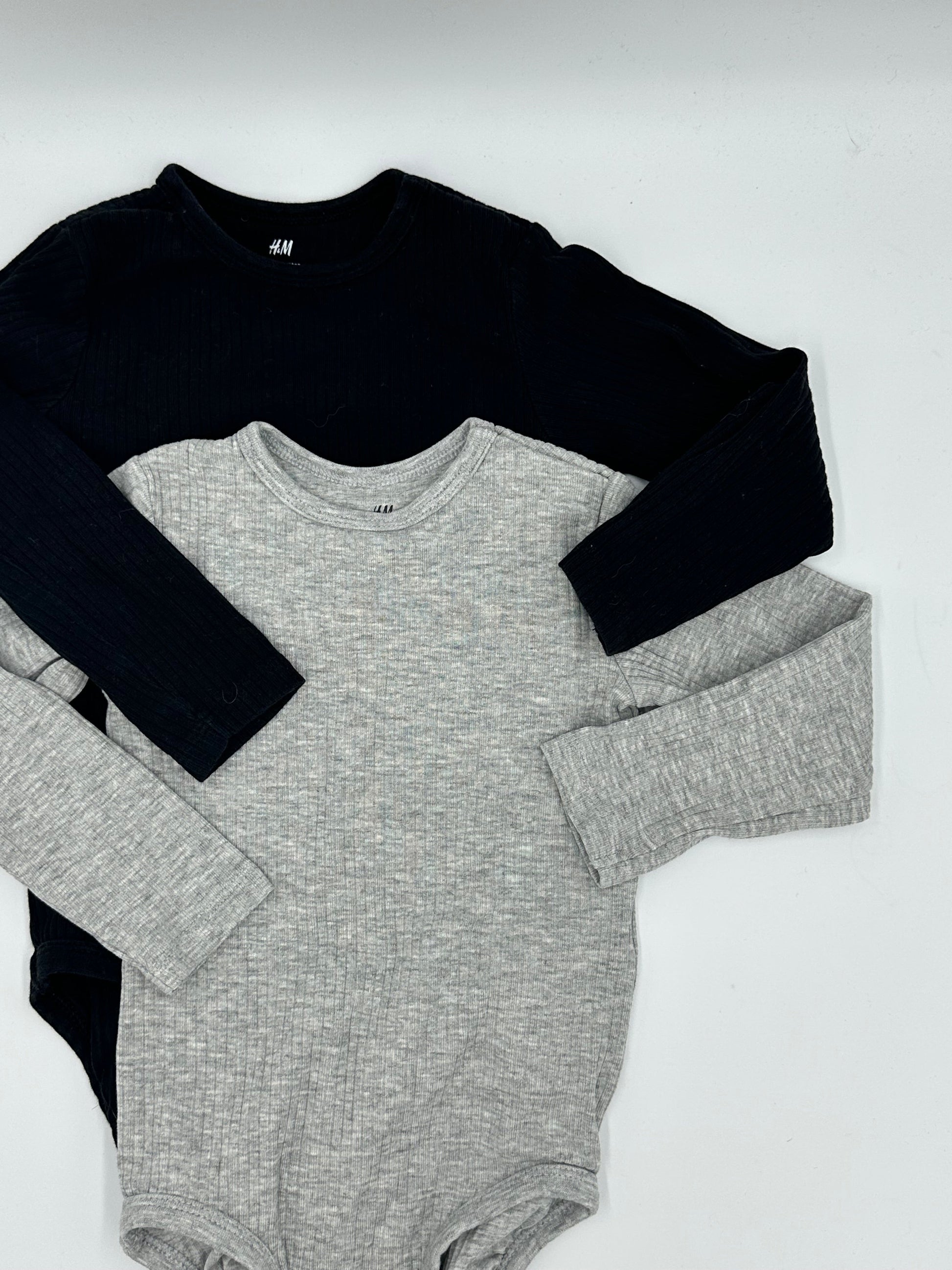 Cache - couches (2) 12 - 18m - Boutique friperie le placard de Jeanne et cie