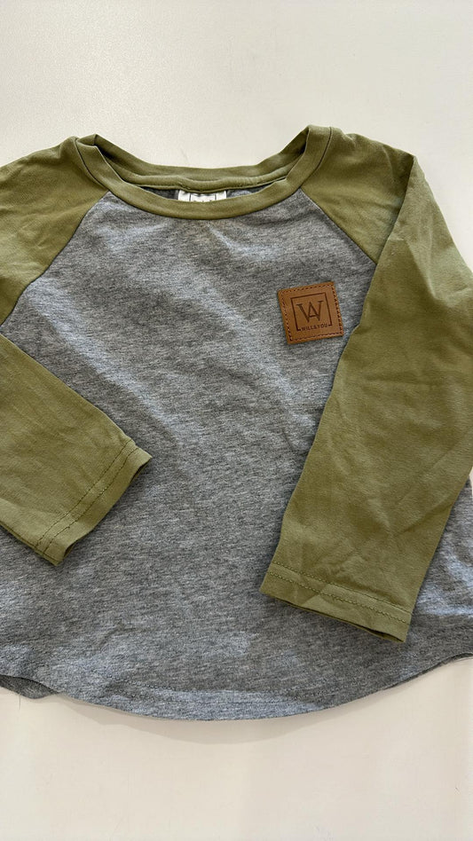 chandail 18m - Boutique friperie le placard de Jeanne et cie