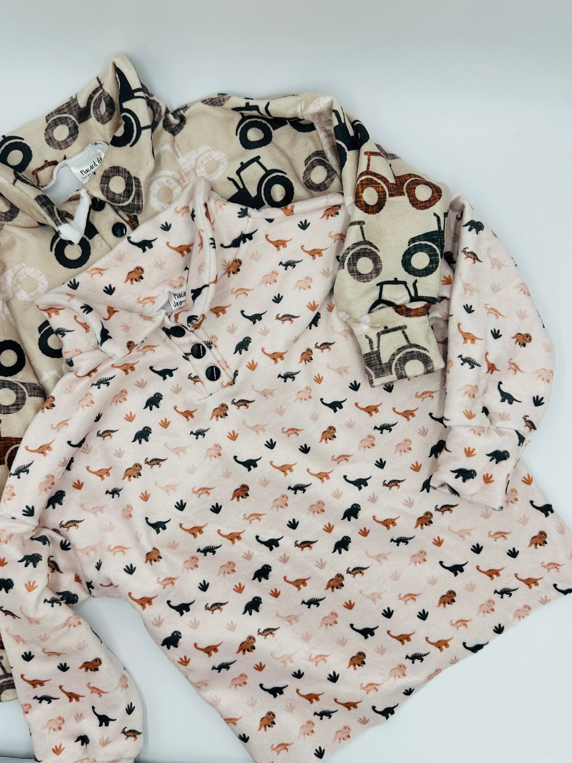 Chandail doux dino 3ans - Boutique friperie le placard de Jeanne et cie