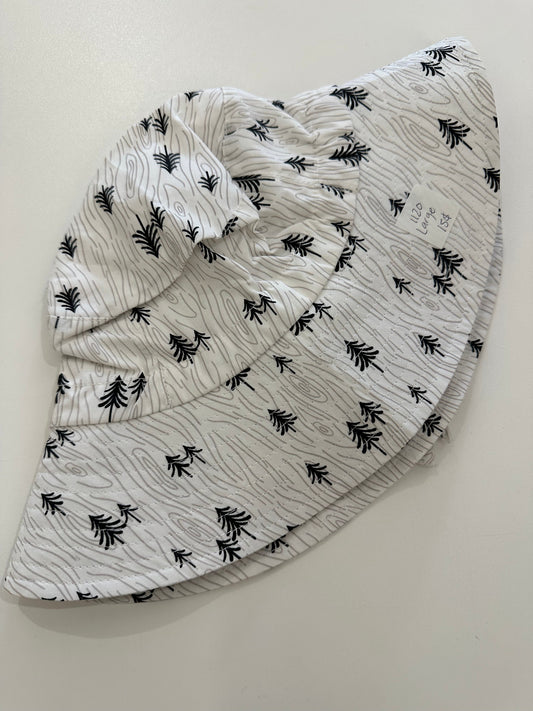 chapeau large - Boutique friperie le placard de Jeanne et cie