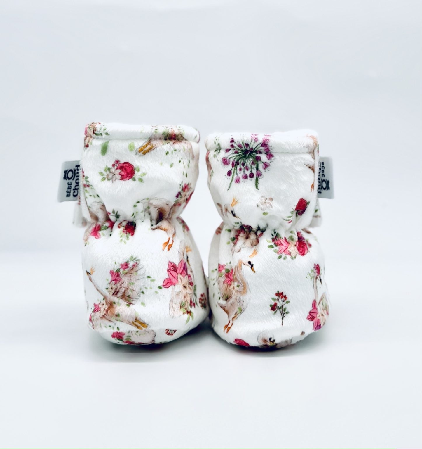 Chaussons cygne en fleurs - bébé ô chaud - Boutique friperie le placard de Jeanne et cie