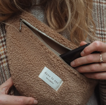 Sac banane sherpa - Dans le sac