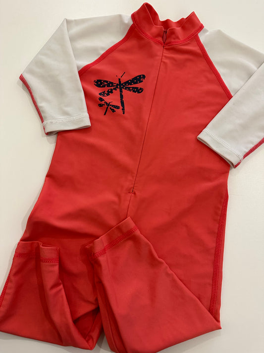Maillot rashguard 12m fait grand (je dirais 24m)