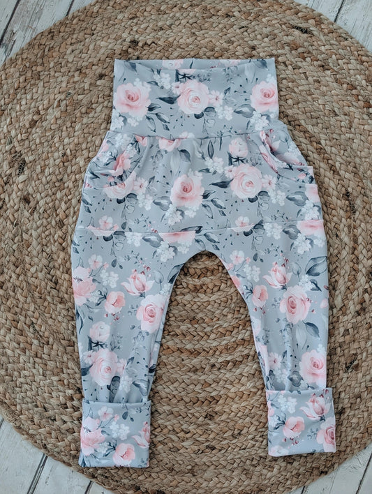 Pantalon évolutif Fleurs - Boutique friperie le placard de Jeanne et cie