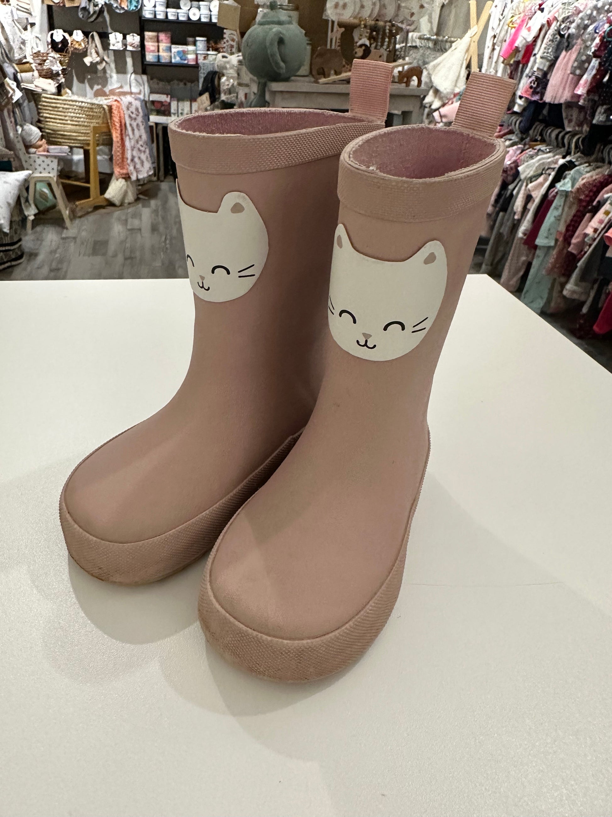 Bottes grandeur 7 - Boutique friperie le placard de Jeanne et cie