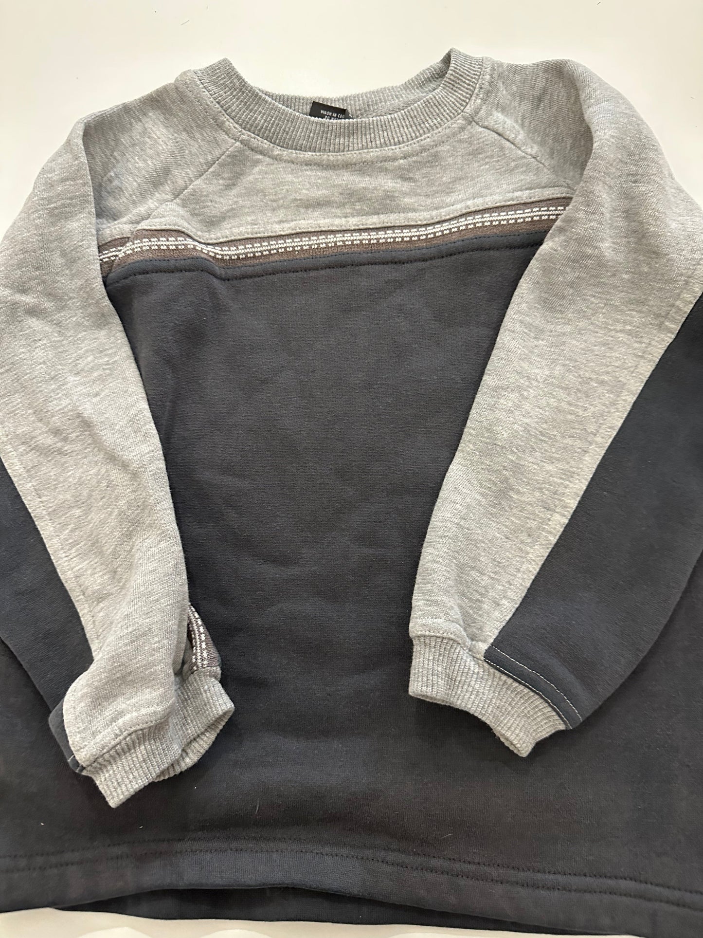 Chandail 6x - Boutique friperie le placard de Jeanne et cie