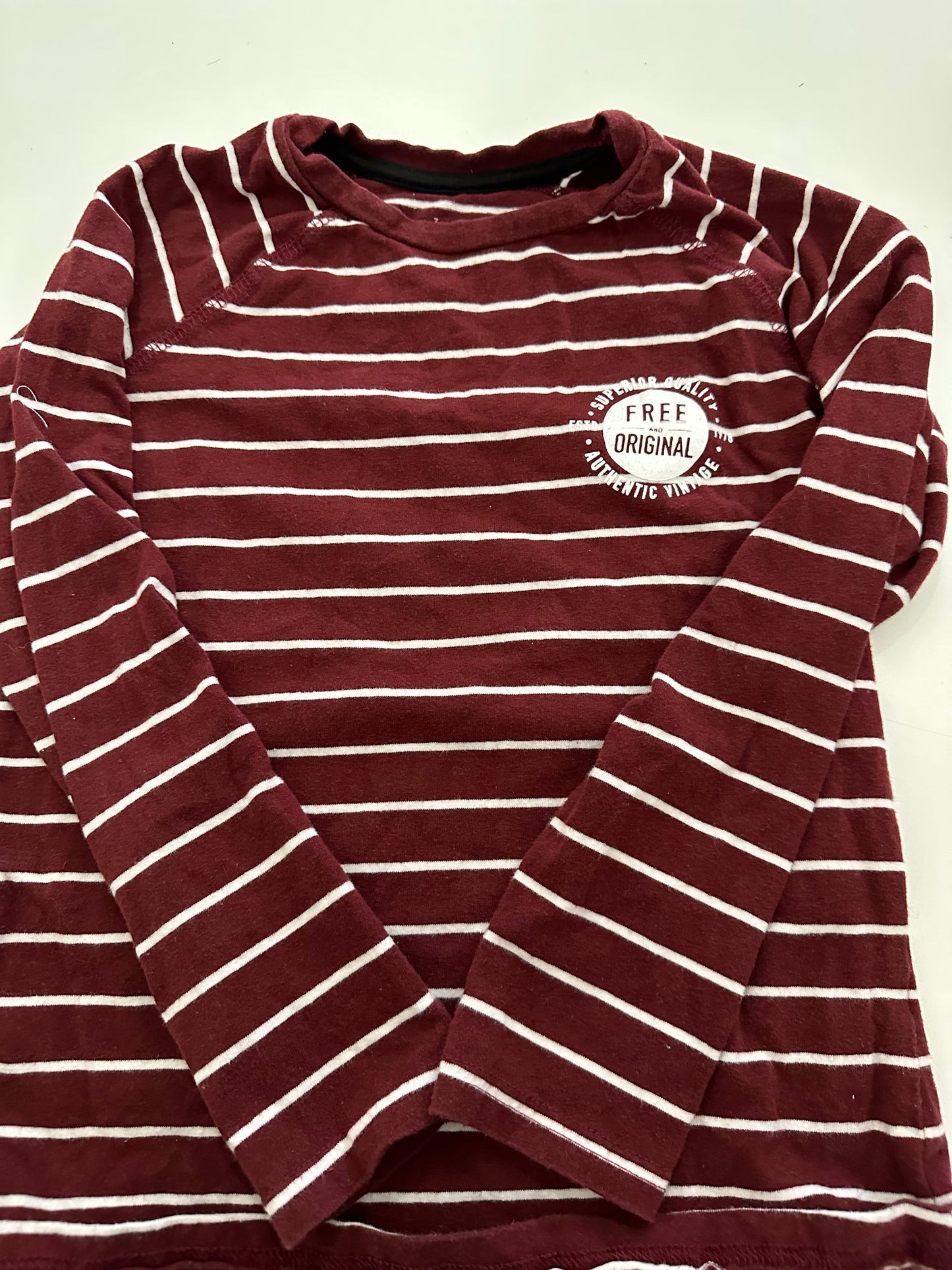 Chandail 7t - Boutique friperie le placard de Jeanne et cie