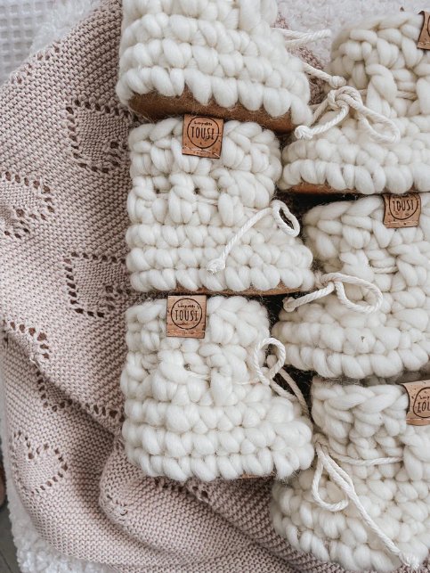 Chaussons en laine - COTON- Les petits tousi - Boutique friperie le placard de Jeanne et cie