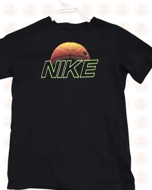 T-shirt nike medium (8ans) - Boutique friperie le placard de Jeanne et cie